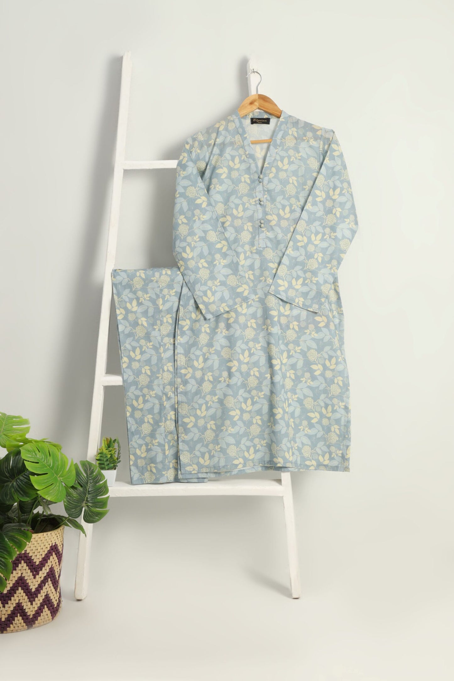 AQUA FLORALS